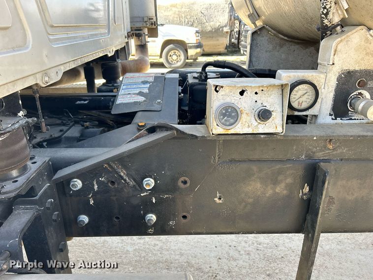 image for item EV9400 2004 Mack CV513  ready mix truck