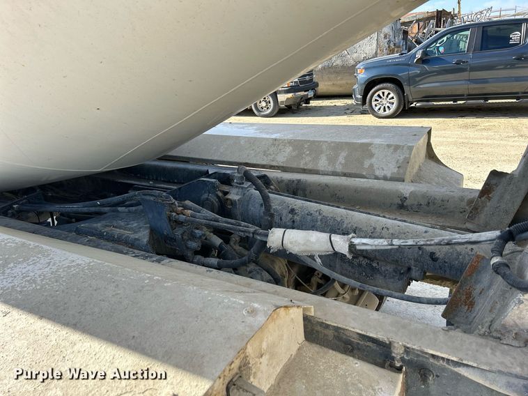 image for item EV9400 2004 Mack CV513  ready mix truck