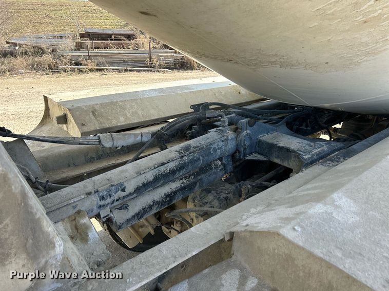 image for item EV9400 2004 Mack CV513  ready mix truck