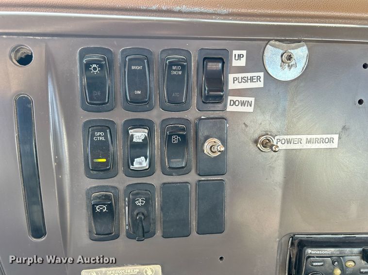 image for item EV9400 2004 Mack CV513  ready mix truck