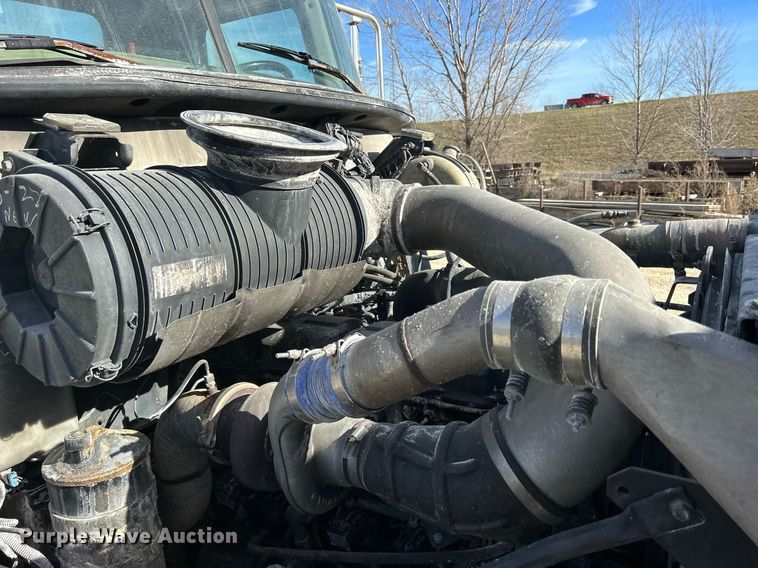 image for item EV9400 2004 Mack CV513  ready mix truck