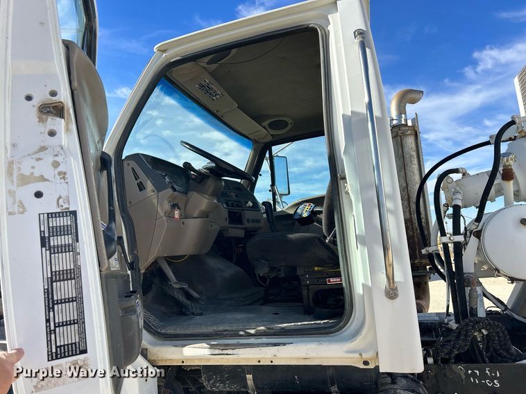 image for item EV9401 2003 Sterling LT9500  ready mix truck