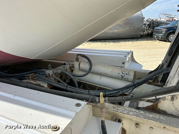 image for item EV9402 2007 Mack CV500  ready mix truck