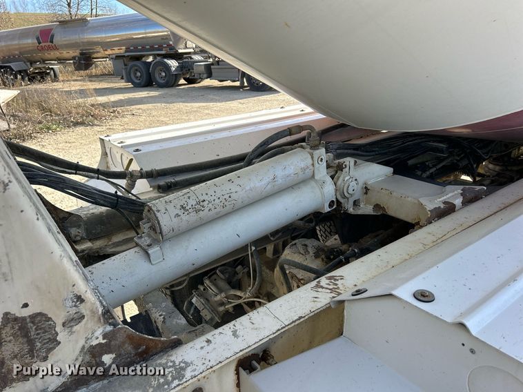 image for item EV9402 2007 Mack CV500  ready mix truck