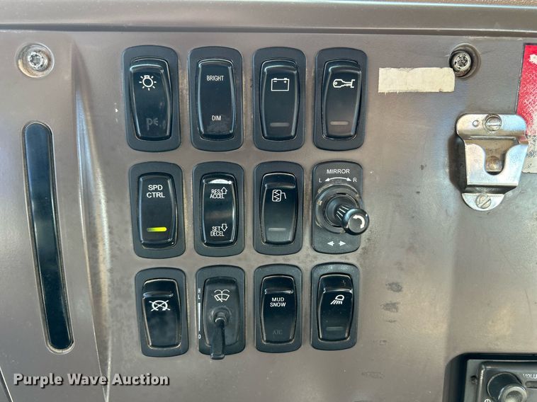 image for item EV9402 2007 Mack CV500  ready mix truck