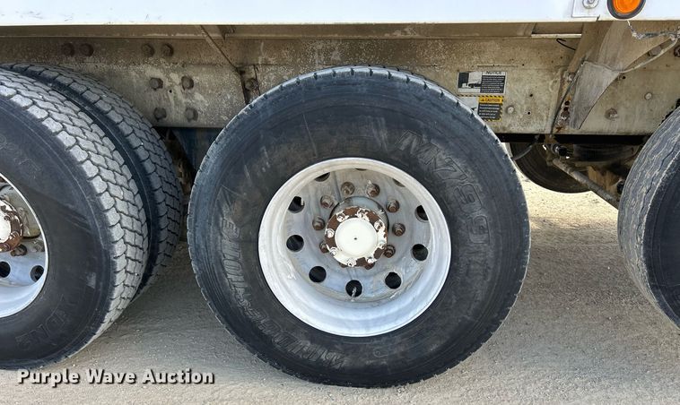 image for item EV9402 2007 Mack CV500  ready mix truck