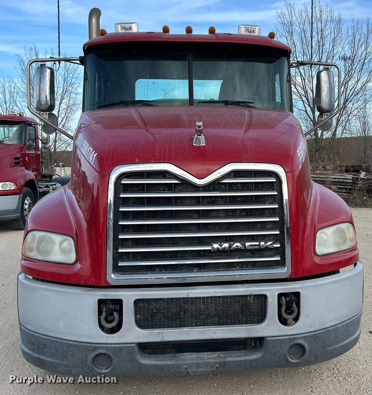 image for item EV9403 2017 Mack CXU613  semi truck