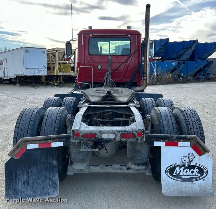 image for item EV9403 2017 Mack CXU613  semi truck