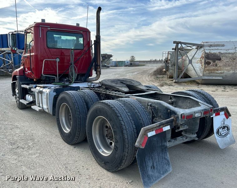 image for item EV9403 2017 Mack CXU613  semi truck