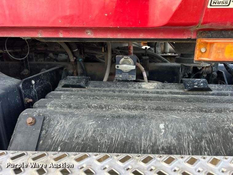 image for item EV9403 2017 Mack CXU613  semi truck