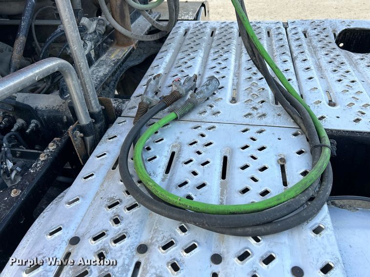 image for item EV9403 2017 Mack CXU613  semi truck