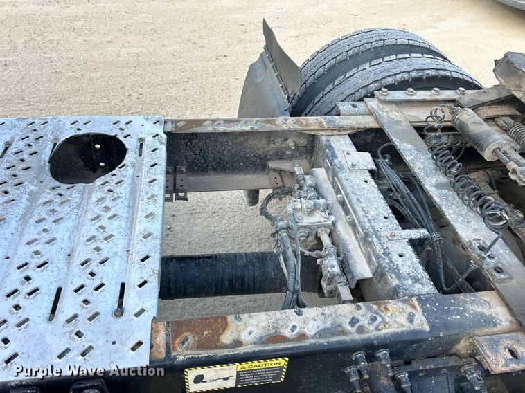 image for item EV9403 2017 Mack CXU613  semi truck