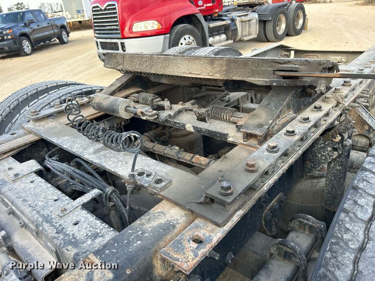 image for item EV9403 2017 Mack CXU613  semi truck