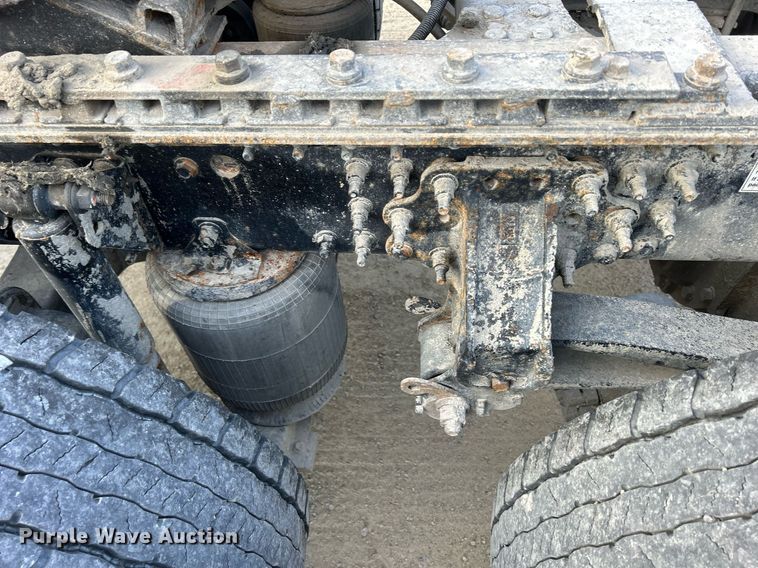 image for item EV9403 2017 Mack CXU613  semi truck