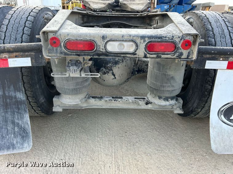 image for item EV9403 2017 Mack CXU613  semi truck