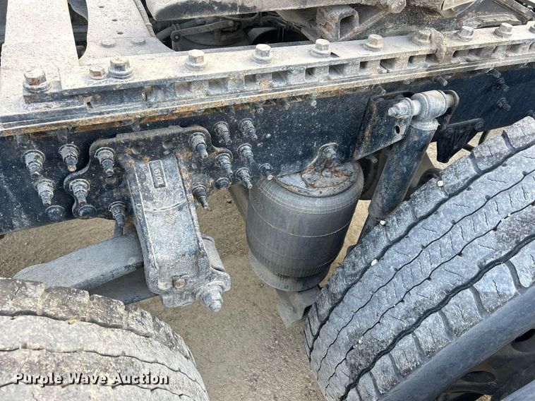 image for item EV9403 2017 Mack CXU613  semi truck