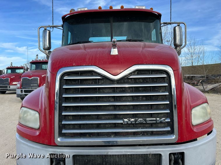 image for item EV9403 2017 Mack CXU613  semi truck
