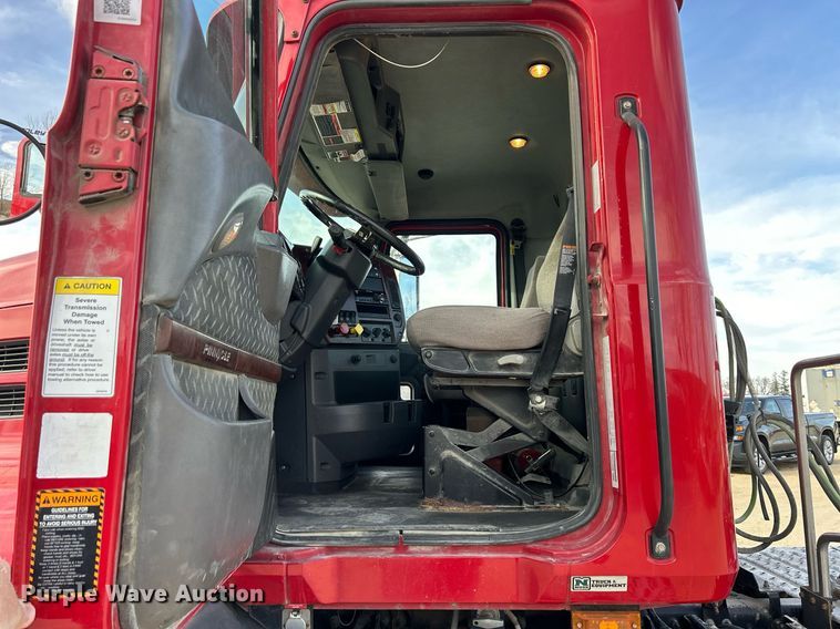 image for item EV9403 2017 Mack CXU613  semi truck