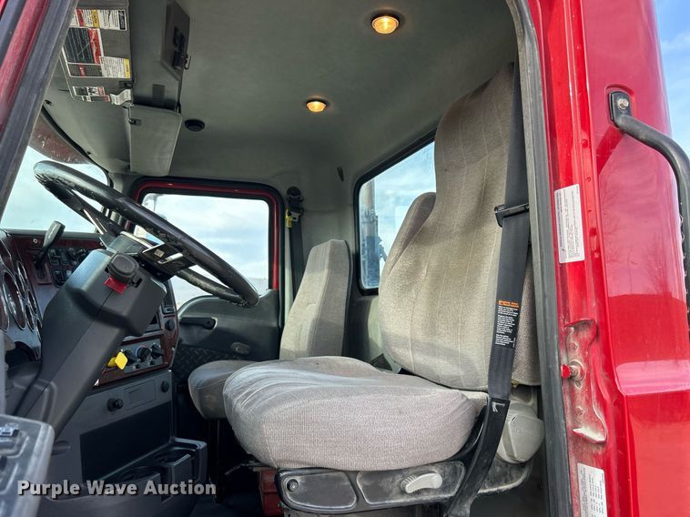 image for item EV9403 2017 Mack CXU613  semi truck