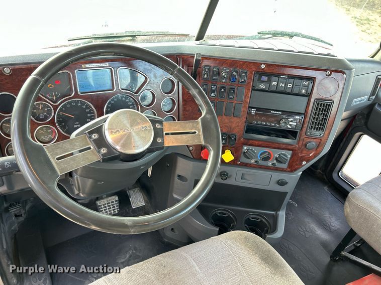 image for item EV9403 2017 Mack CXU613  semi truck