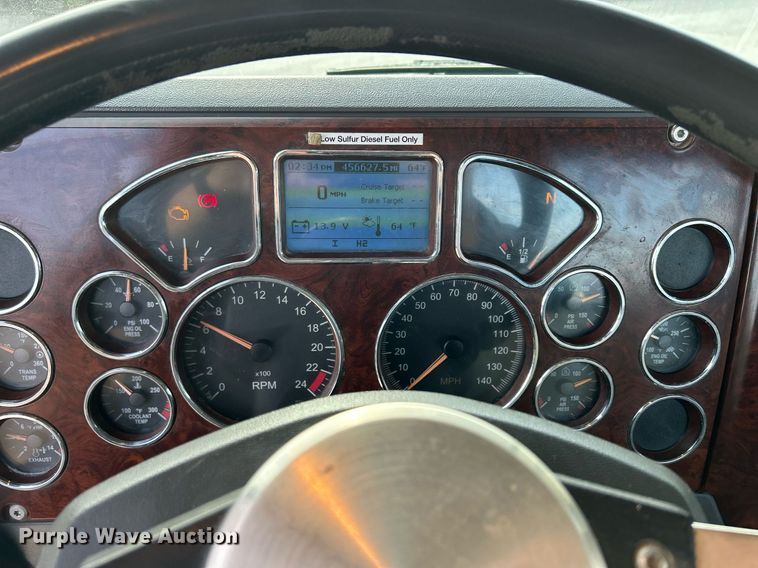 image for item EV9403 2017 Mack CXU613  semi truck