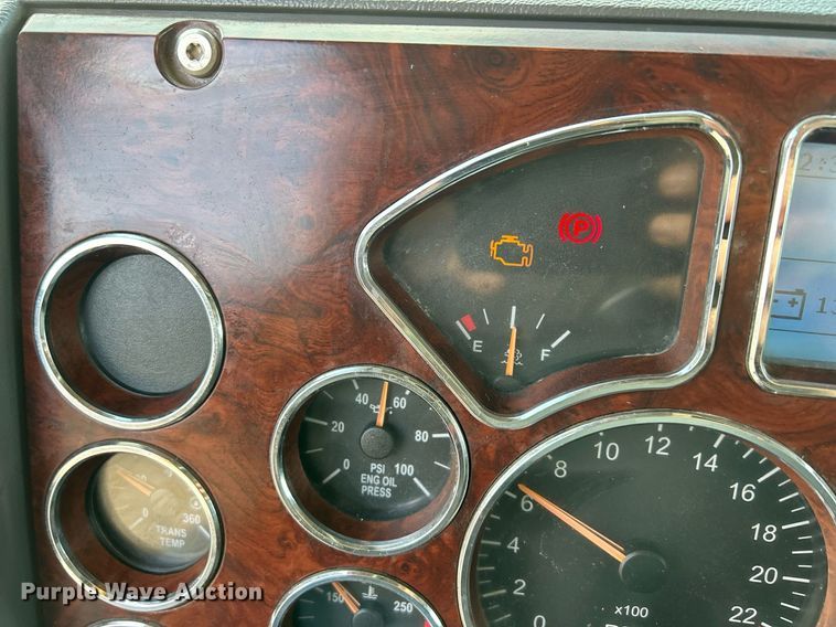 image for item EV9403 2017 Mack CXU613  semi truck