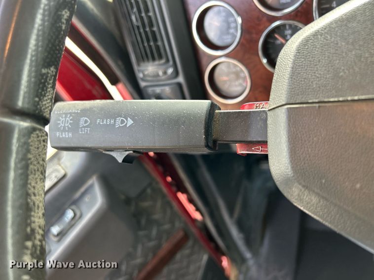 image for item EV9403 2017 Mack CXU613  semi truck