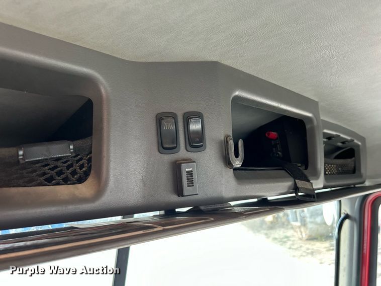 image for item EV9403 2017 Mack CXU613  semi truck