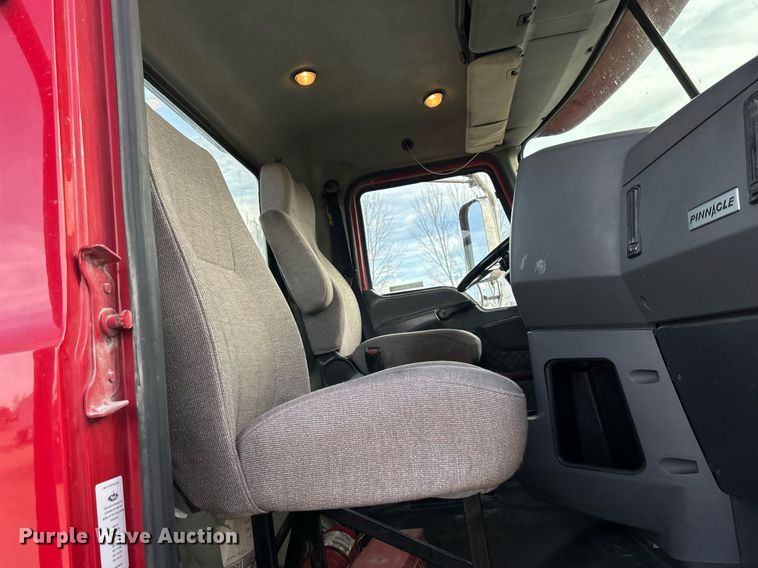 image for item EV9403 2017 Mack CXU613  semi truck