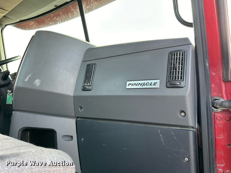 image for item EV9403 2017 Mack CXU613  semi truck