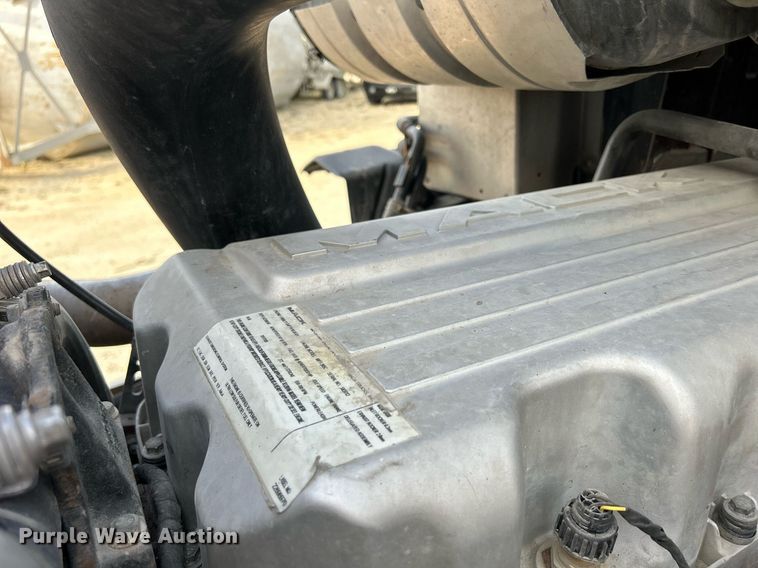 image for item EV9403 2017 Mack CXU613  semi truck