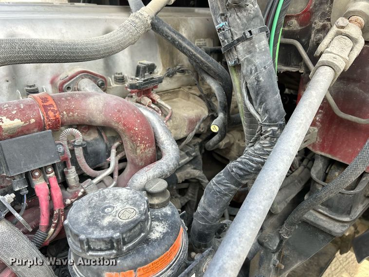 image for item EV9403 2017 Mack CXU613  semi truck