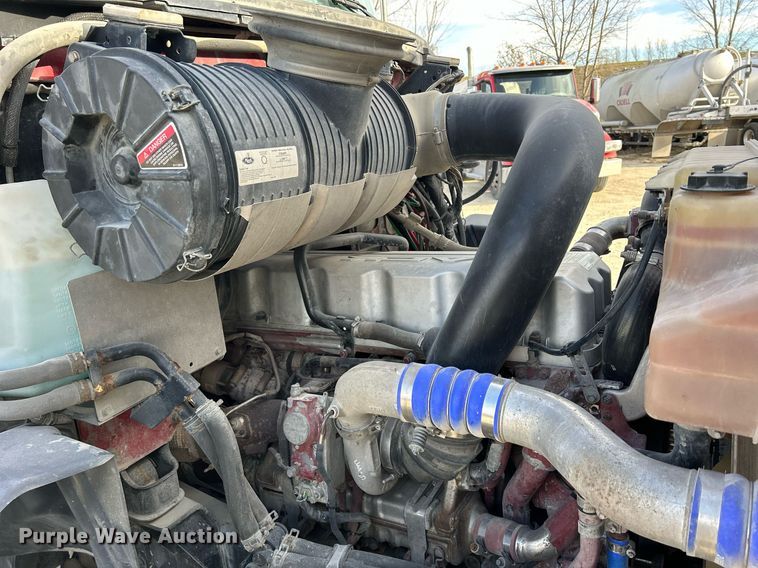 image for item EV9403 2017 Mack CXU613  semi truck