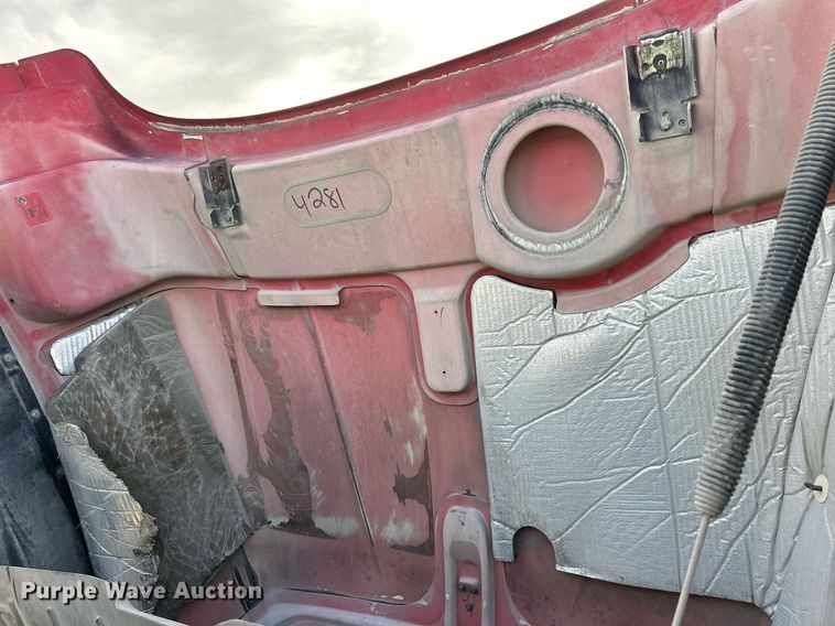 image for item EV9403 2017 Mack CXU613  semi truck