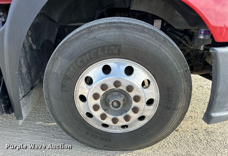 image for item EV9403 2017 Mack CXU613  semi truck