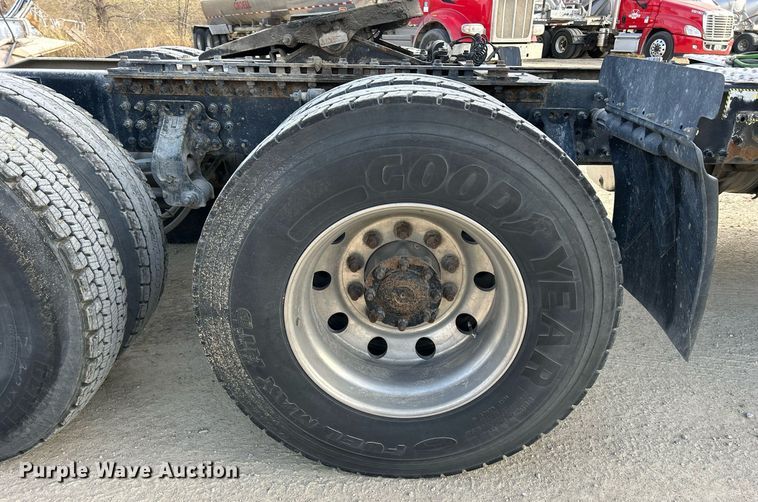 image for item EV9403 2017 Mack CXU613  semi truck