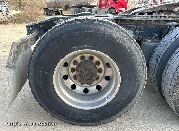 image for item EV9403 2017 Mack CXU613  semi truck