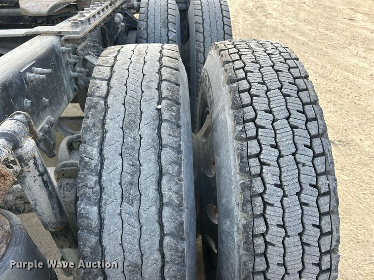 image for item EV9403 2017 Mack CXU613  semi truck