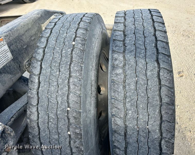 image for item EV9403 2017 Mack CXU613  semi truck