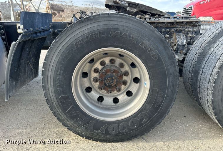 image for item EV9403 2017 Mack CXU613  semi truck