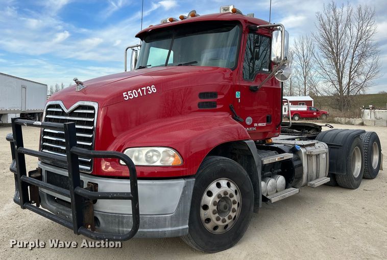 image for item EV9404 2017 Mack CXU613  semi truck