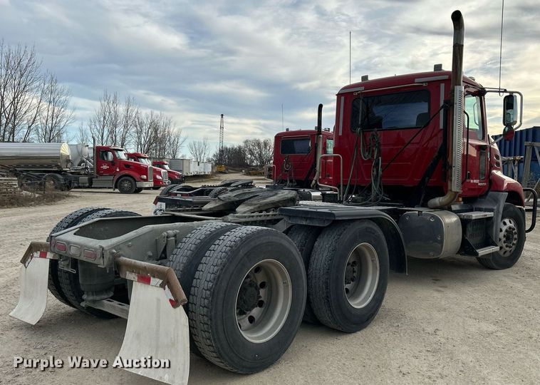 image for item EV9404 2017 Mack CXU613  semi truck