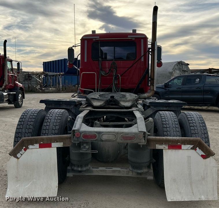 image for item EV9404 2017 Mack CXU613  semi truck