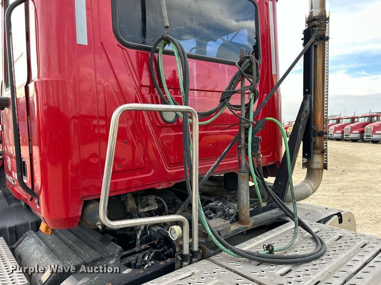 image for item EV9404 2017 Mack CXU613  semi truck