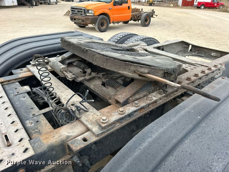 image for item EV9404 2017 Mack CXU613  semi truck