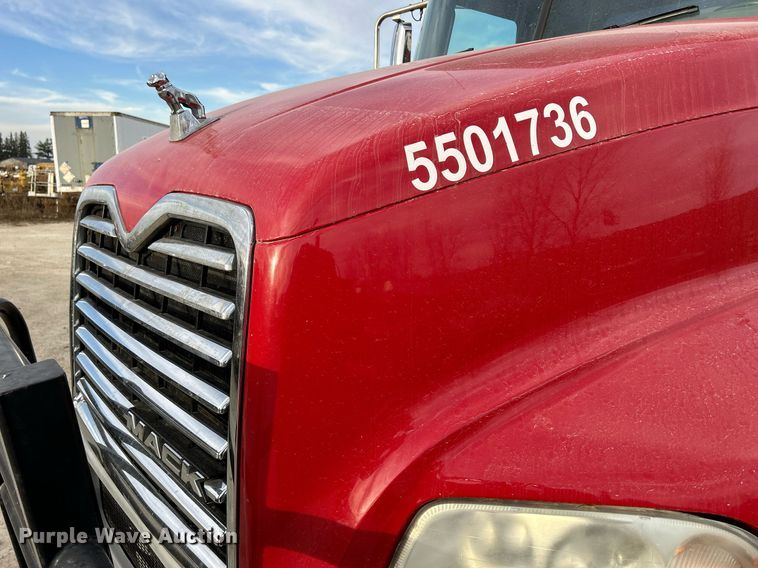 image for item EV9404 2017 Mack CXU613  semi truck