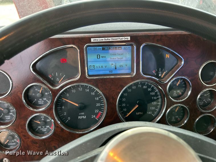 image for item EV9404 2017 Mack CXU613  semi truck