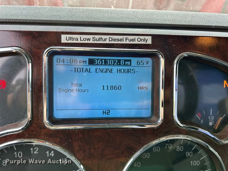 image for item EV9404 2017 Mack CXU613  semi truck