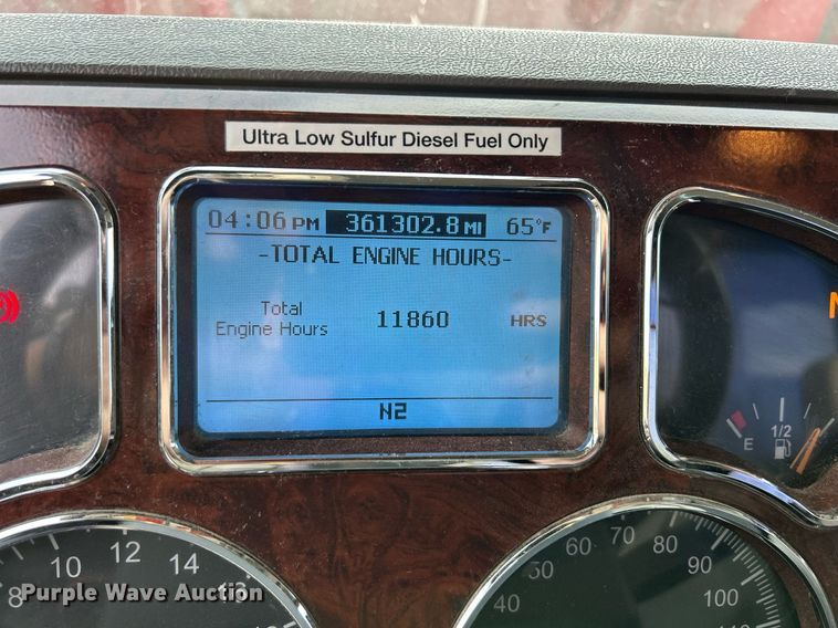 image for item EV9404 2017 Mack CXU613  semi truck