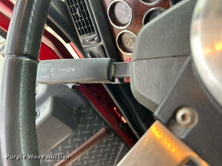 image for item EV9404 2017 Mack CXU613  semi truck